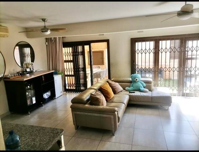 3 BEDROOM TOWNHOUSE FOR SALE IN WARNER BEACH